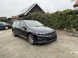 Vaurioauto  passenger cars Volkswagen Passat VARIANT GTE 1.4 PLUG IN DSG NAVI CLIMA CAMERA LED CRUISE B>J 2022 2022/2