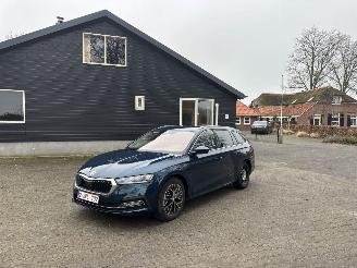 Skoda Octavia AUTOMAAT HYBRIDE NAVI CLIMA VIRT DASH CAMERA TREKHAAK LED B.J 12-2024 picture 5