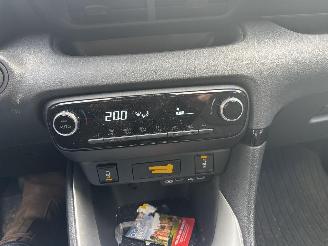 Mazda 2 AUTOMAAT HYBRIDE APP CLIMA CAMERA PDC STOELVERW B.J 7-2024 picture 19