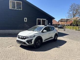 Damaged car Dacia Sandero STEPWAY TCE 90 EDITION AIRCO CAMERA APP B.J 2025. PLAATSCHADE 2025/3