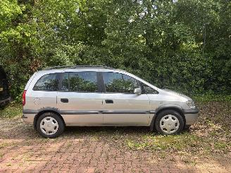 Opel Zafira 2.0 DIESEL 7 PERSOONS B.J 2000  kenteken is afgemeld (voor loop of sloop) picture 5