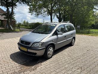 Unfallwagen Opel Zafira 7 persoons BENZINE B.J 2000. ( sloop ) 2020/1