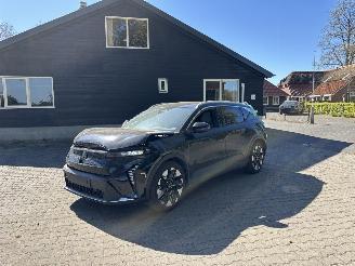 Vaurioauto  passenger cars Renault Scenic EV 87 AUTOMAAT 220 PK Long rage NAVI CLIMA CAMERA B.J 2025 FULL ELECTRIC 2025/2