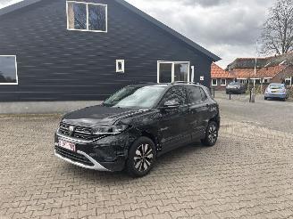 Schadeauto Volkswagen T-Cross AUTOMAAT 116 PK NAVI CLIMA CAMERA B.J 12-2024 FACELIFT 2024/12