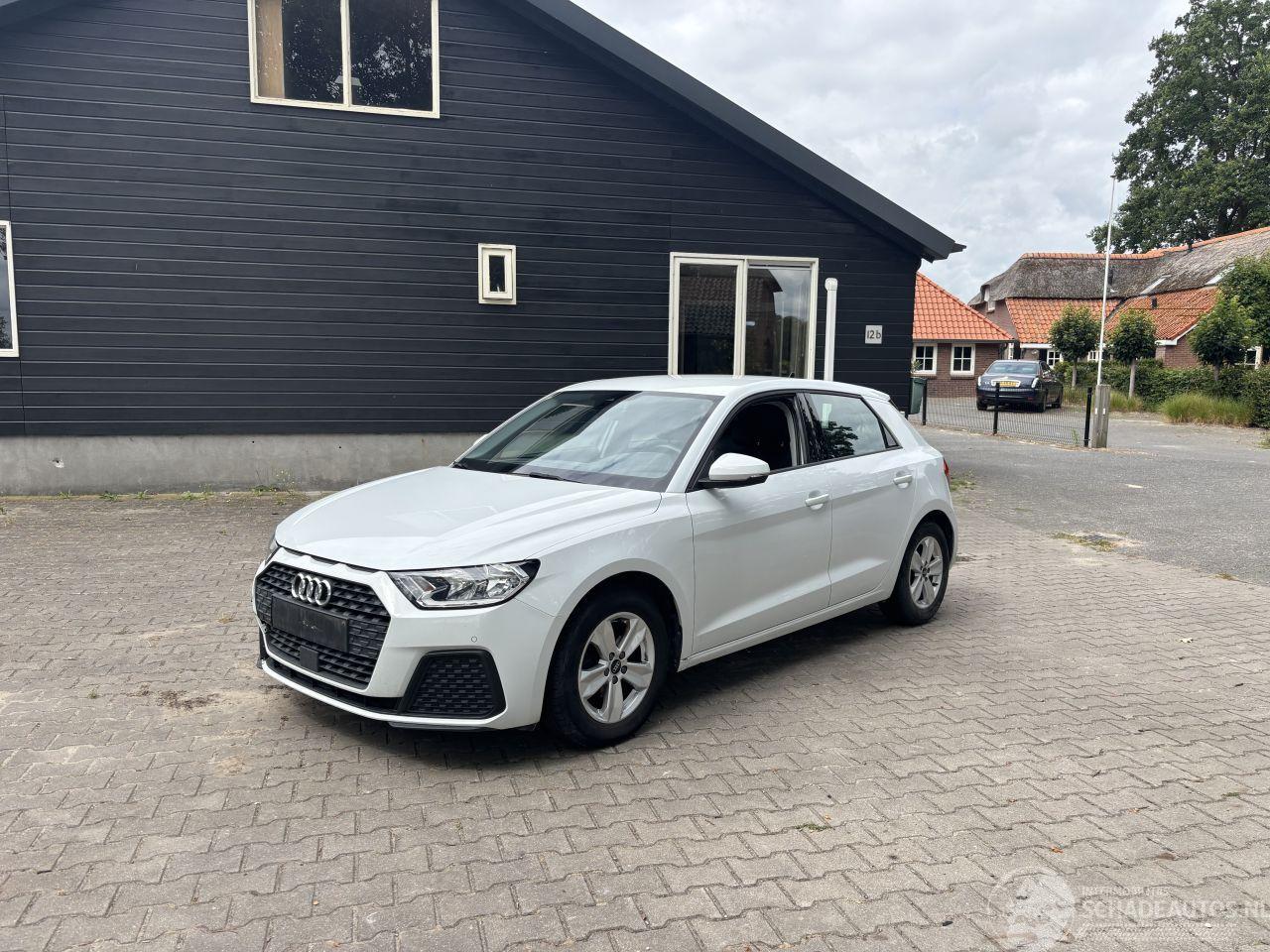 Audi  TFSI 95 PK VIRT DASH AIRCO PDC B.J 2023 LICHTE SCHROEFSCHADE