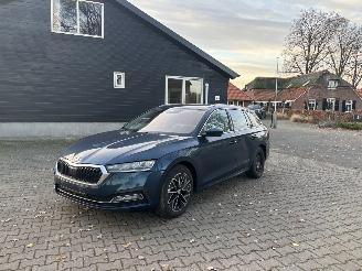 Vaurioauto  passenger cars Skoda Octavia TSI AUTOMAAT HYBRIDE NAVI CLIMA VIRT DASH CAMERA TREKHAAK LED B.J 12-2024 2024/12
