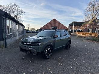 skadebil auto Dacia Duster AUTOMAAT 1.6 HYBRIDE NAVI CLIMA CAMERA PDC LED B.J 12-2024 2024/12