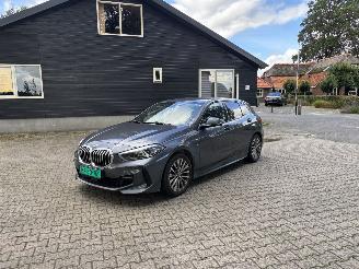 Vaurioauto  passenger cars BMW 1-serie 118 M SPORT 6 BAK NAVI CLIMA PDC LED B.J 2020 2020/1