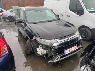 Voiture accidenté Mitsubishi Outlander BLACK EDITION 2019/4