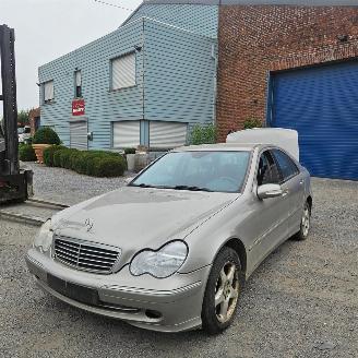 krockskadad bil auto Mercedes C-klasse C 200 CDI BERLINE 2003/10