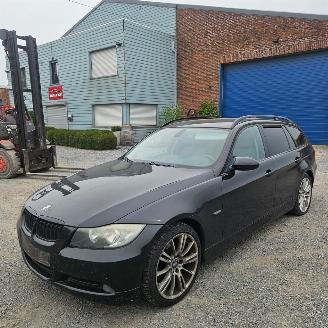 krockskadad bil auto BMW 3-serie 318I 2008/2