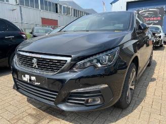 Auto da rottamare Peugeot 308 308 (L3/L8/LB/LH/LP), Hatchback 5-drs, 2013 / 2021 1.2 12V e-THP PureTech 130 2020