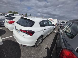 krockskadad bil auto Fiat Tipo  2017/10