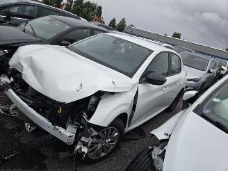 Vaurioauto  passenger cars Peugeot 208  2023/1