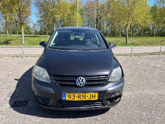 Damaged car Volkswagen Golf 1.6 FSI 16V MPV  Benzine 1.598cc 85kW (116pk) FWD 2004-12/2008-05 (5M1) BLF; EURO4 2005/6