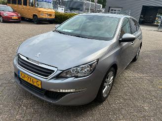 damaged passenger cars Peugeot 308 1.6 BlueHDI Blue Lease Pack 2015/7