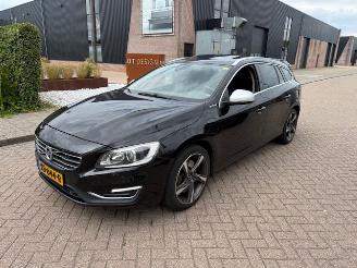škoda osobní automobily Volvo V-60 2.4 D6 Twin Engine R-Design 2015/12