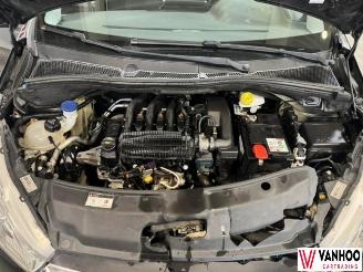 Peugeot 208  picture 8