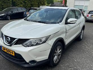Damaged car Nissan Qashqai 1.2 Acenta 2015/1