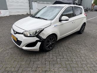 Schadeauto Hyundai I-20 1.2i i-Deal 2014/2