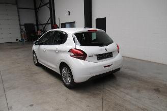 Peugeot 208 SEDAN picture 3