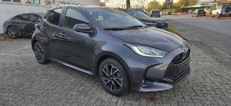 Coche accidentado Toyota Yaris 1.5 Hybride* Navigatie*LED*Aluminium velgen*Camera*trekhaak*KeylessGo* 2023/10