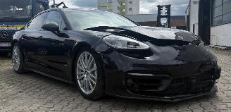 Damaged car Porsche Panamera 4e PlugIn Hybride*Chrono*Panoramaschuifdak*360 Camera*Matrix Laserlicht*Luchtvering*Ambiente*Comfortstoelen met Memory en leer*Bose sound* 2022/1