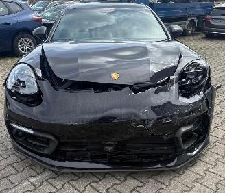 Porsche Panamera 4e PlugIn Hybride*Chrono*Panoramaschuifdak*360 Camera*Matrix Laserlicht*Luchtvering*Ambiente*Comfortstoelen met Memory en leer*Bose sound* picture 2