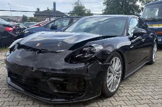 Porsche Panamera 4e PlugIn Hybride*Chrono*Panoramaschuifdak*360 Camera*Matrix Laserlicht*Luchtvering*Ambiente*Comfortstoelen met Memory en leer*Bose sound* picture 3