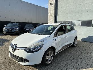Unfallwagen Renault Clio RENAULT CLIO 1.5D AUTOMAAT 2016 2016/6