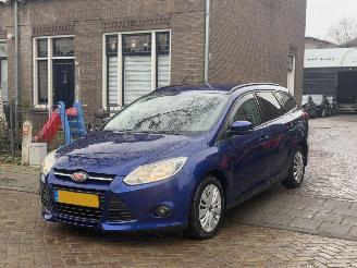 Unfallwagen Ford Focus Wagon 1.0 EcoBoost Trend 2013/1