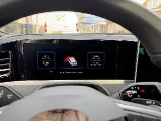 Volkswagen Passat Variant 1.5 eHybrid R-Line Edition picture 32