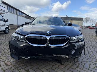 BMW 3-serie 320d x drive picture 4