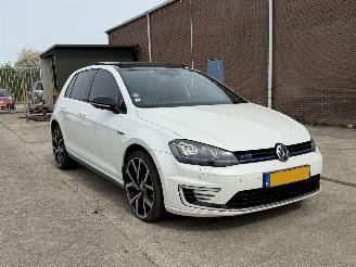 Schadeauto Volkswagen Golf 1.4 TSI GTE PANO 2015/1