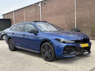Vaurioauto  passenger cars Volkswagen Passat 1.5 eHybrid R LINE 2025/1