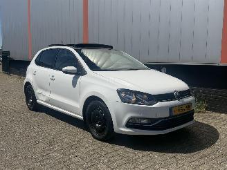 krockskadad bil auto Volkswagen Polo 1.2 TSI PANORAMADAK 2014/1