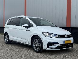 skadebil auto Volkswagen Touran 1.2 TSI R Line 7 PERS NAP! 2019/1