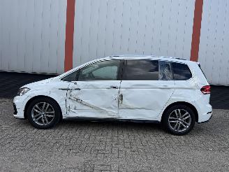 Volkswagen Touran 1.2 TSI R Line 7 PERS NAP! picture 23