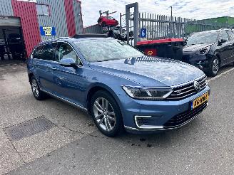 Damaged car Volkswagen Passat 1.4 TSI / GTE / DSG / PANO / LEER 2016/9