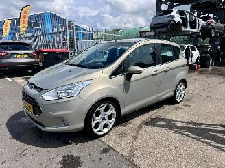 Vaurioauto  passenger cars Ford B-Max 1.6 TI-VCT / AUTOMAAT 2013/5