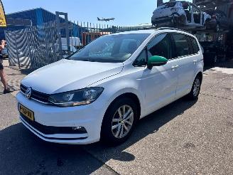 uszkodzony samochody osobowe Volkswagen Touran 1.0 TSI 7 PERSOON 2019/6