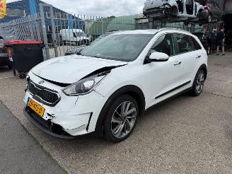 skadebil auto Kia Niro 1.6 GDI HYBRIDE 2019/6