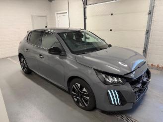 Vaurioauto  passenger cars Peugeot 208  2025/4