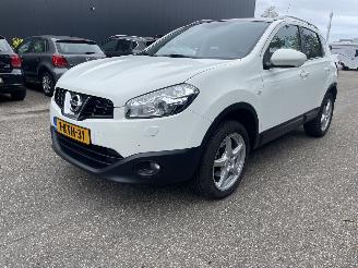 skadebil auto Nissan Qashqai 2.0 aut. 2013/8