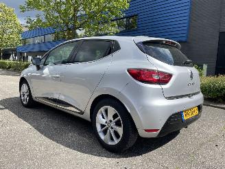 Vaurioauto  passenger cars Renault Clio 5drs airco 2018/5