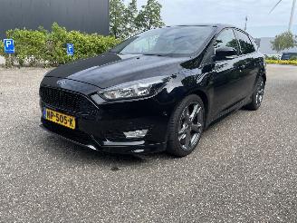 krockskadad bil auto Ford Focus 1.5 150pk  ST 2017/4