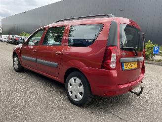 Vaurioauto  passenger cars Dacia Logan 1.6 7persoons 2011/11