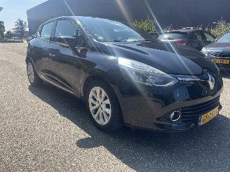 Damaged car Renault Clio 1.5dci 2015/10