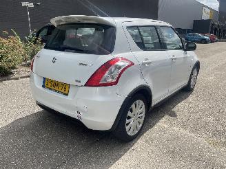 Vaurioauto  passenger cars Suzuki Swift 1.2 5drs 2013/12