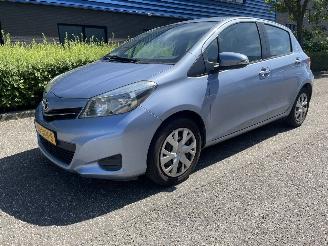 krockskadad bil auto Toyota Yaris 1.3 5drs 2011/12